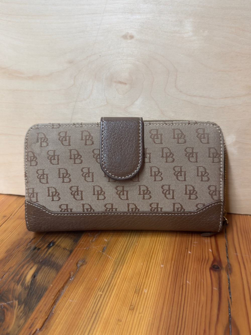 Dooney & Bourke Brown Tan Signature Continental Wallet